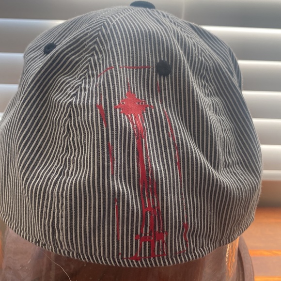 Seattle Skyline Gray & White Strip Space Needle Cap - Picture 3 of 5